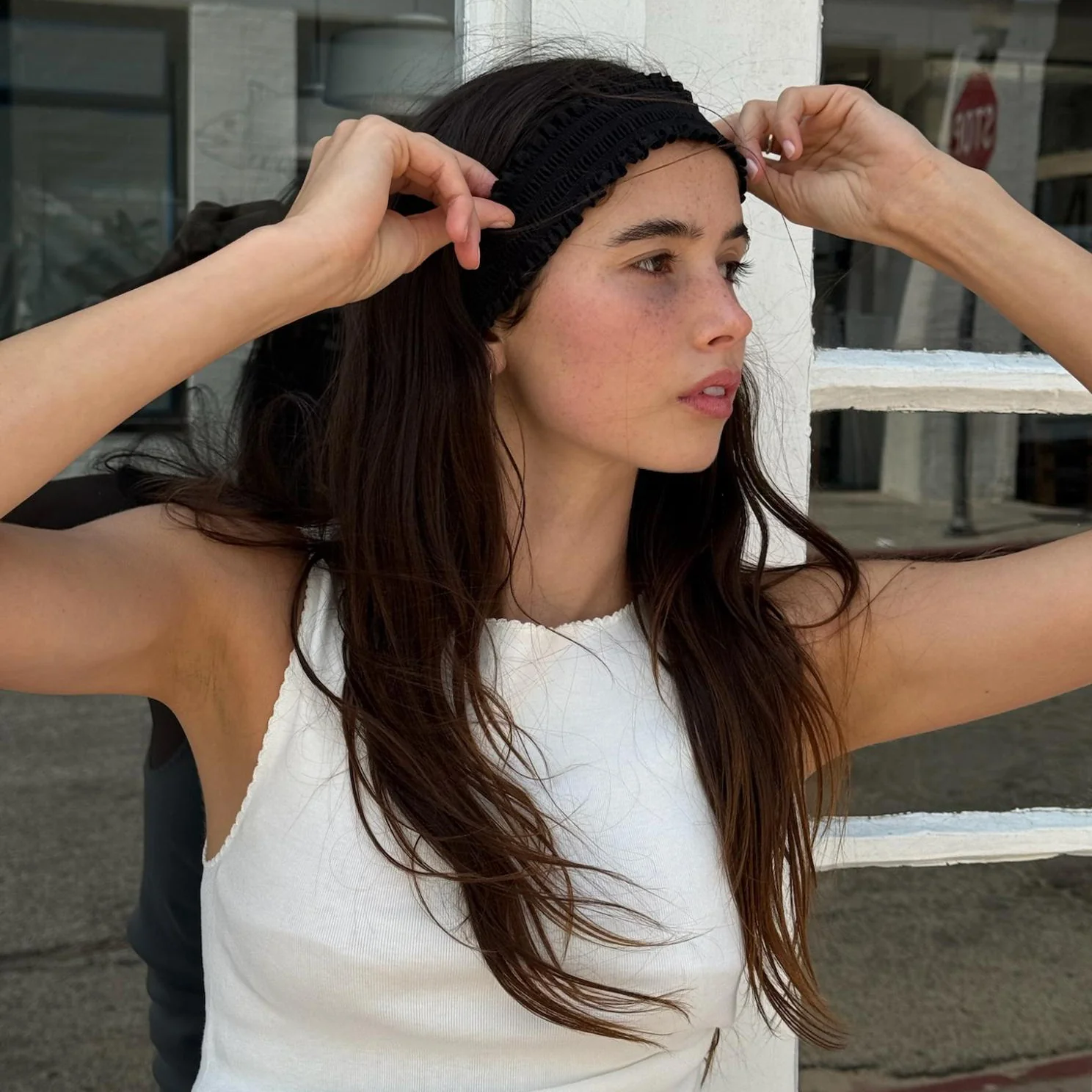 Ruffle Headband in Noir - Image 2